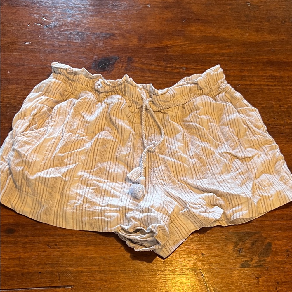Abercrombie & Fitch Cream High Waist Shorts